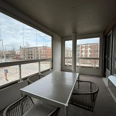 Kotimaailma - Tilava Kolmio Tikkurilassa Daire *