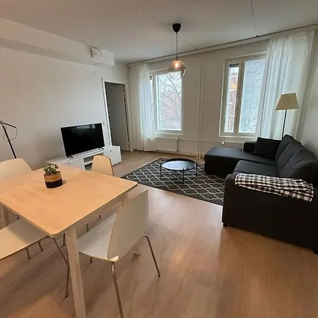 Kotimaailma - Tilava Kolmio Tikkurilassa Apartment